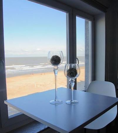 Modern Appartement Op De Zeedijk Met 2 Slaapkamers Te Oostende المظهر الخارجي الصورة