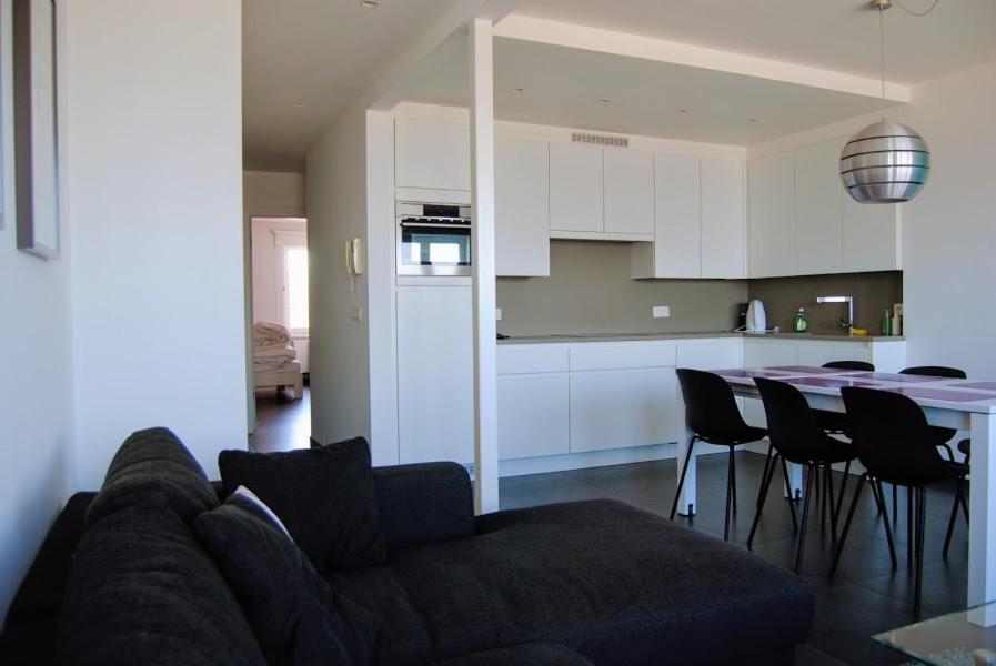 Modern Appartement Op De Zeedijk Met 2 Slaapkamers Te Oostende المظهر الخارجي الصورة